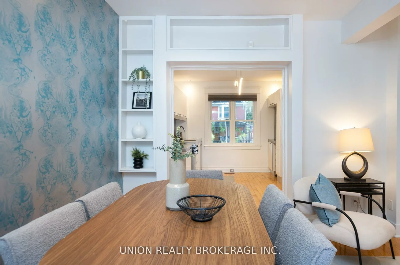 99, Hiawatha, Greenwood-Coxwell, Toronto
