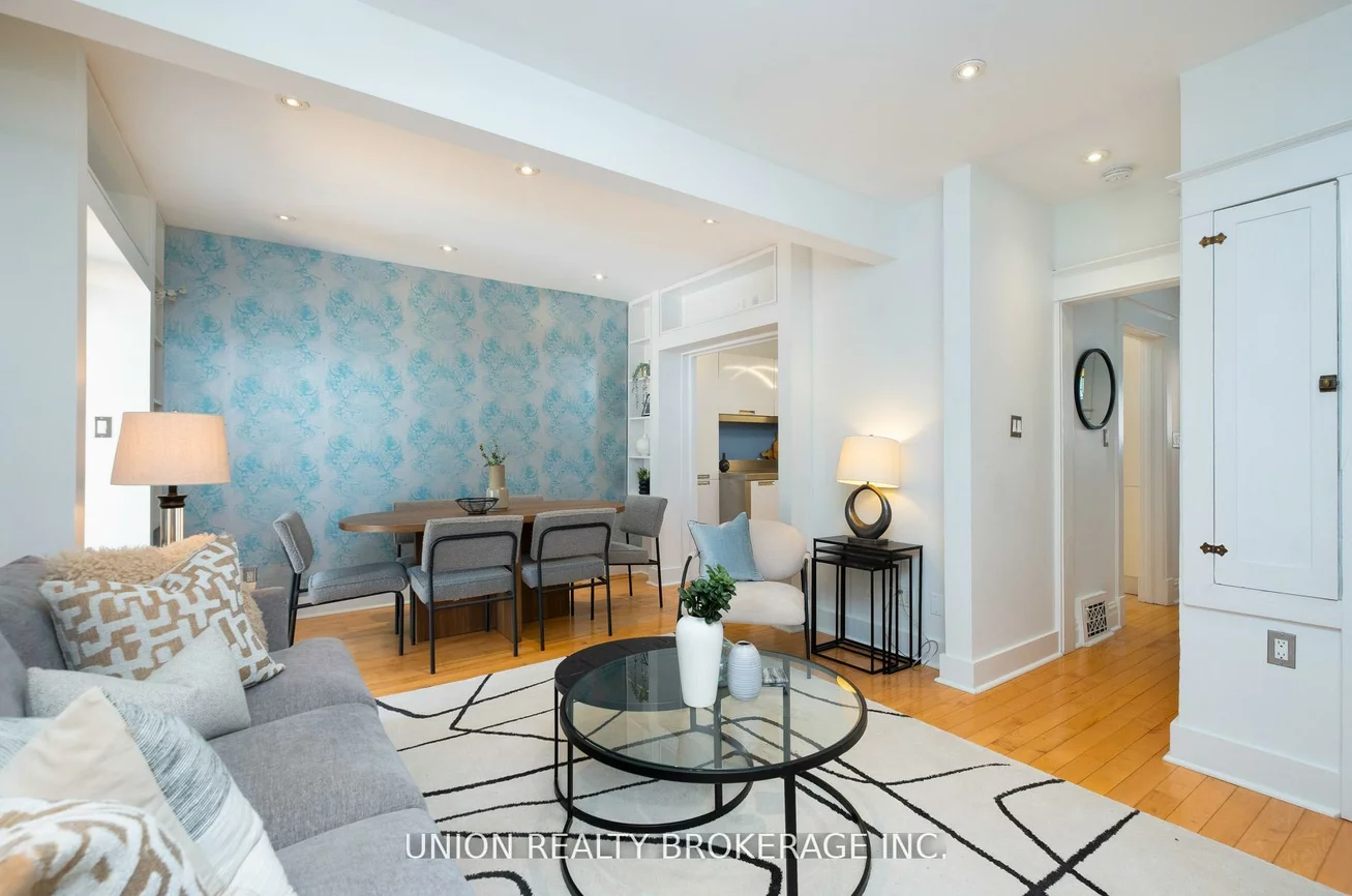 99, Hiawatha, Greenwood-Coxwell, Toronto