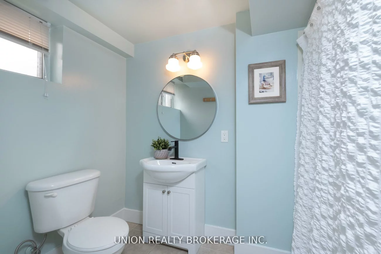99, Hiawatha, Greenwood-Coxwell, Toronto