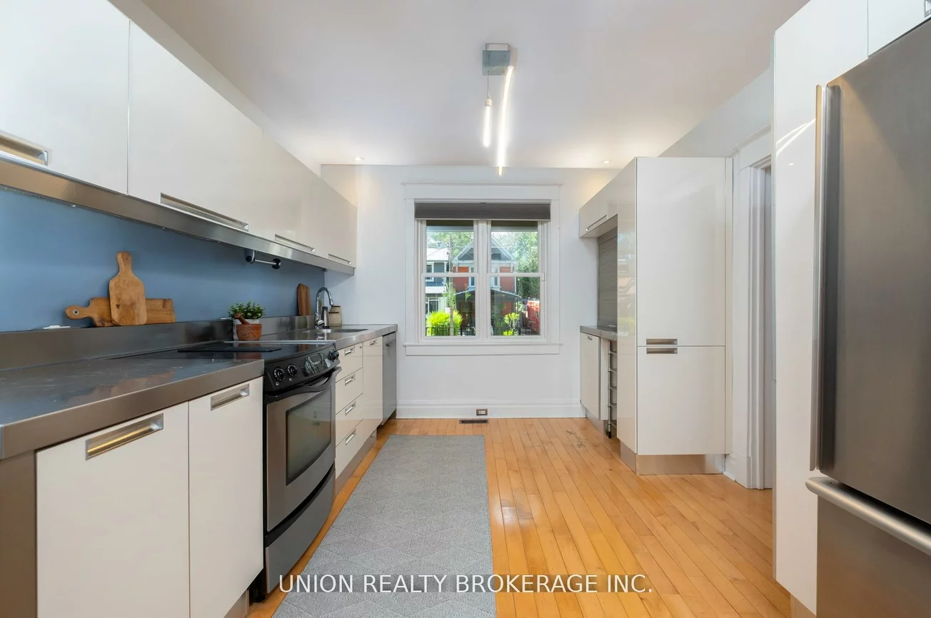 99, Hiawatha, Greenwood-Coxwell, Toronto