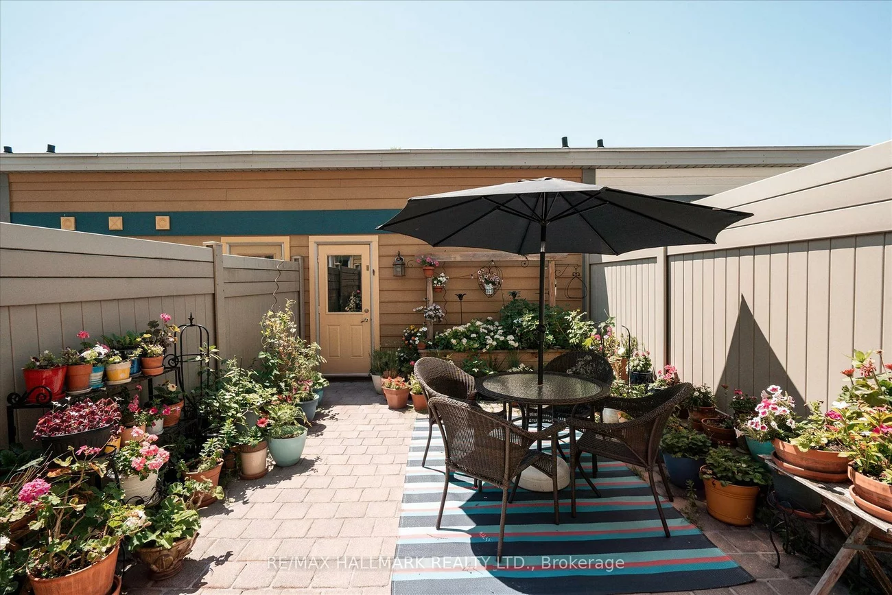 82, Woodbine, The Beaches, Toronto