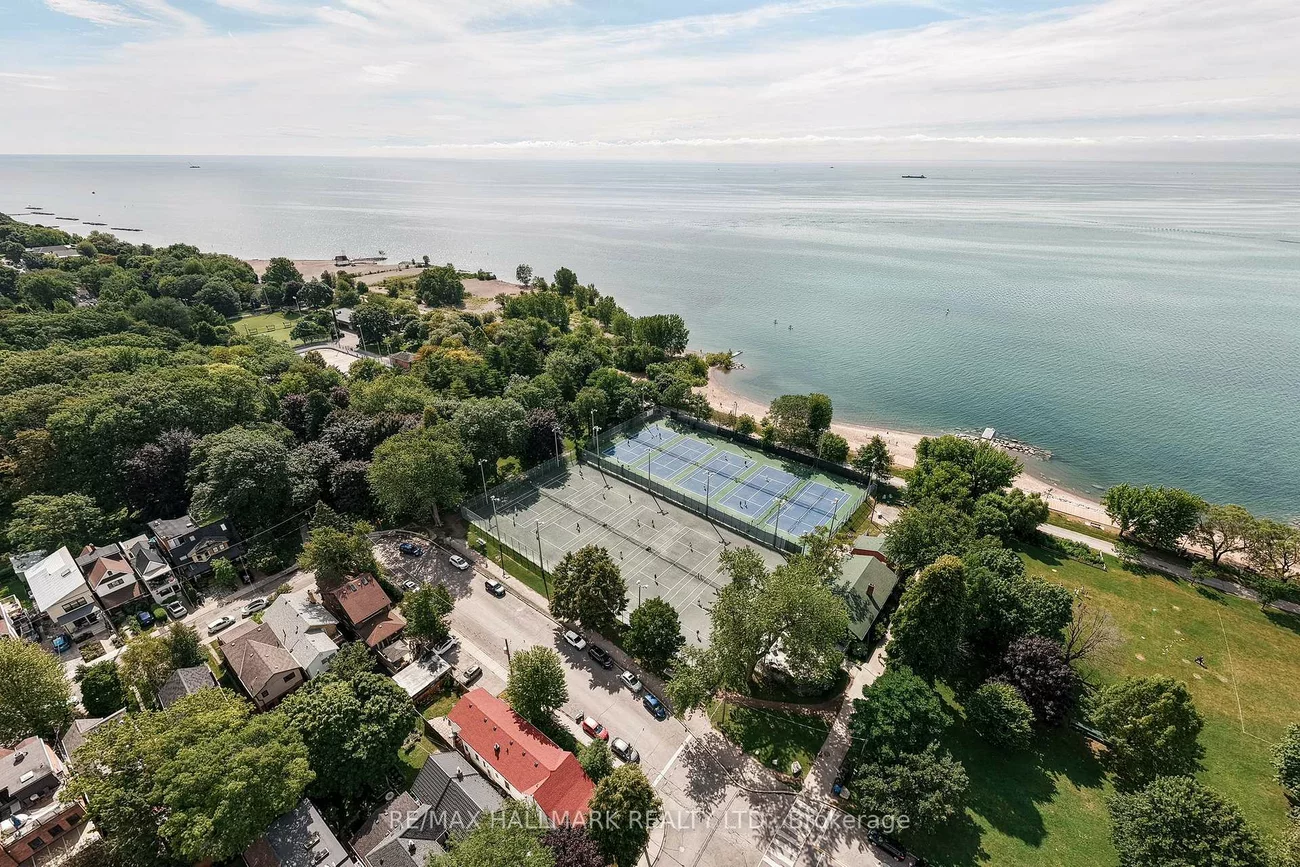 82, Woodbine, The Beaches, Toronto