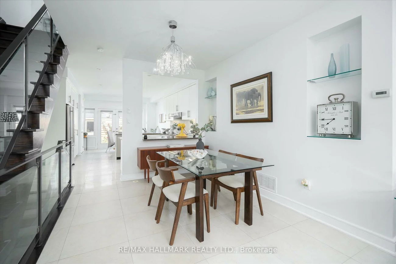 82, Woodbine, The Beaches, Toronto