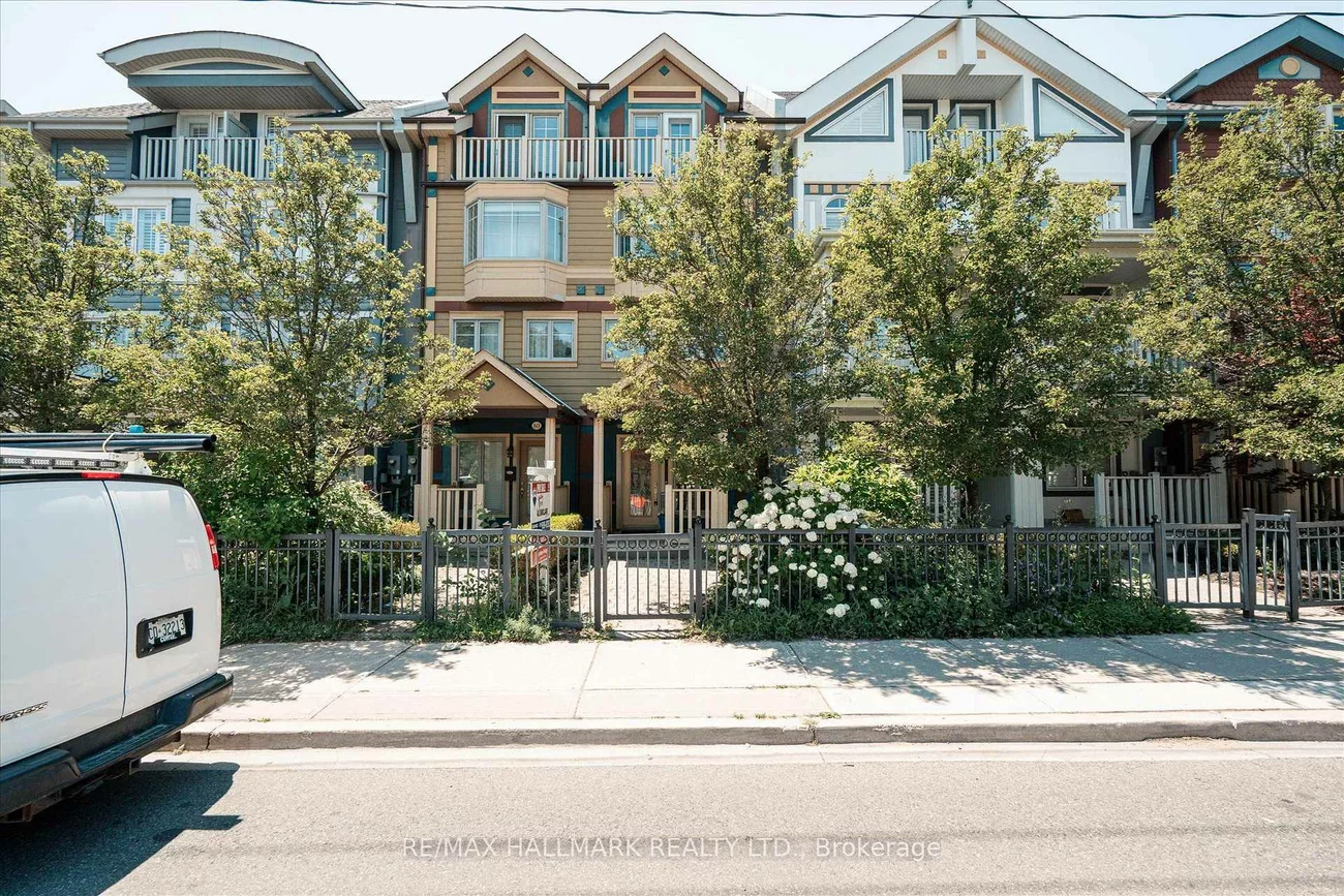 82, Woodbine, The Beaches, Toronto