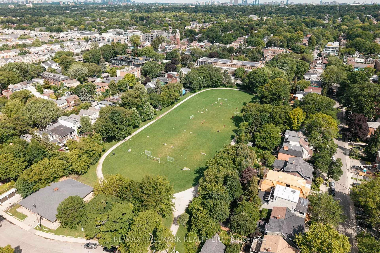 82, Woodbine, The Beaches, Toronto