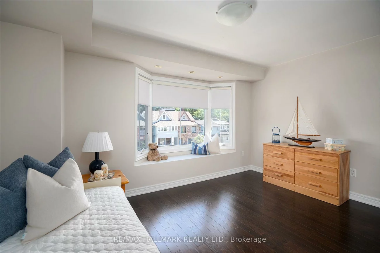82, Woodbine, The Beaches, Toronto