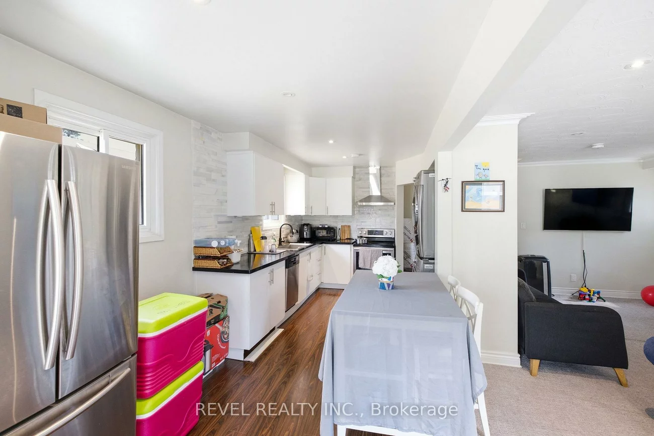 17, Amberjack, Woburn, Toronto