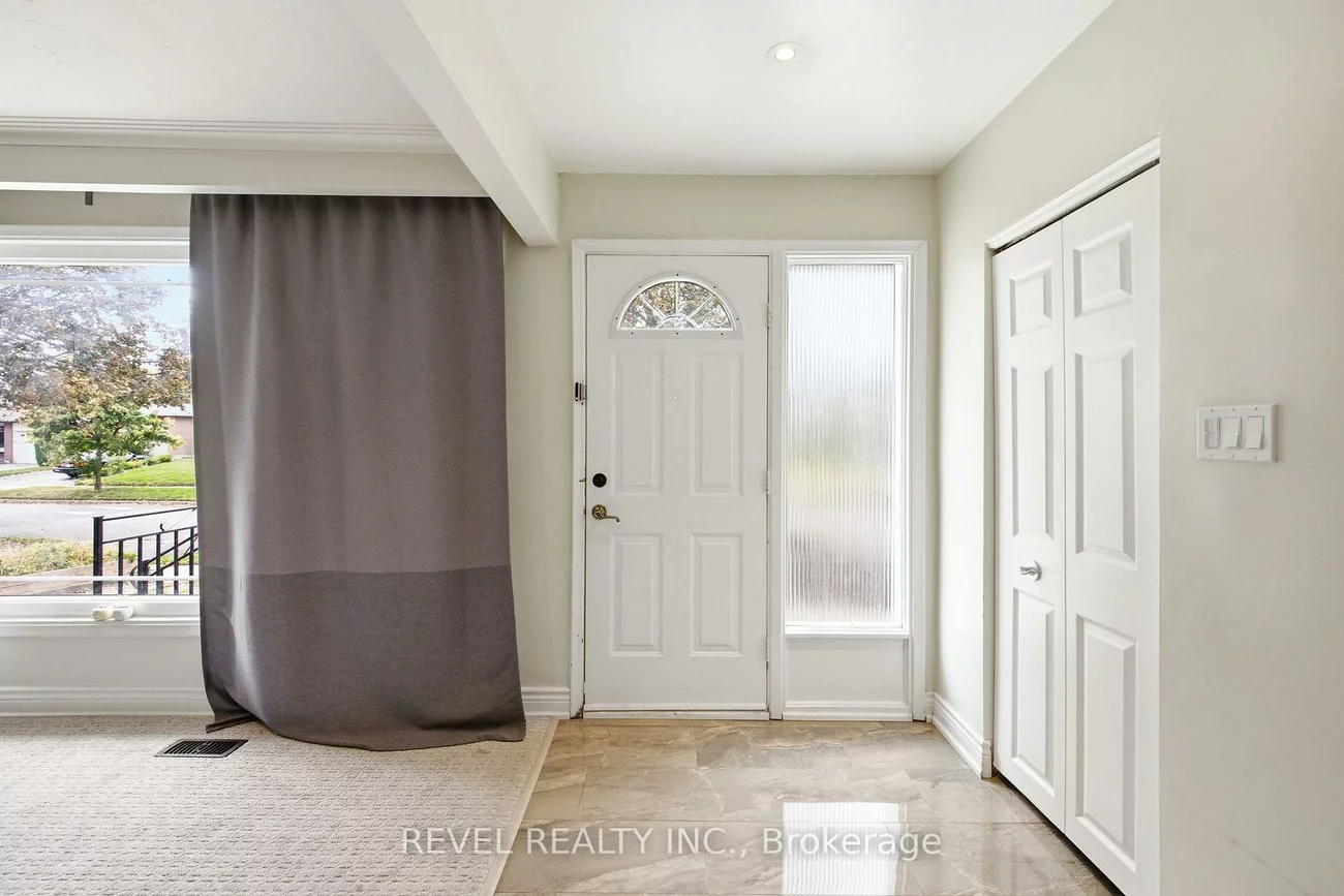 17, Amberjack, Woburn, Toronto