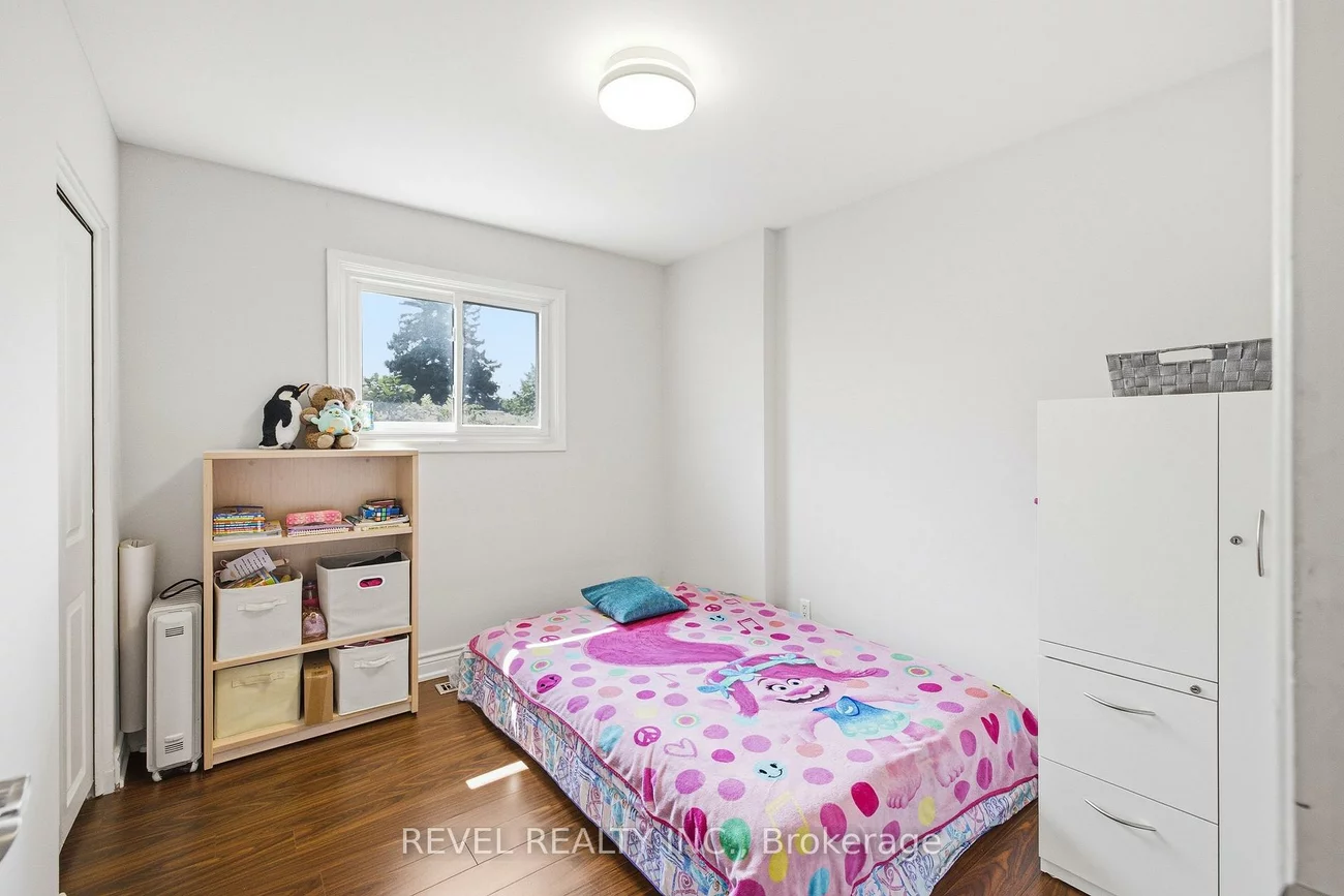 17, Amberjack, Woburn, Toronto