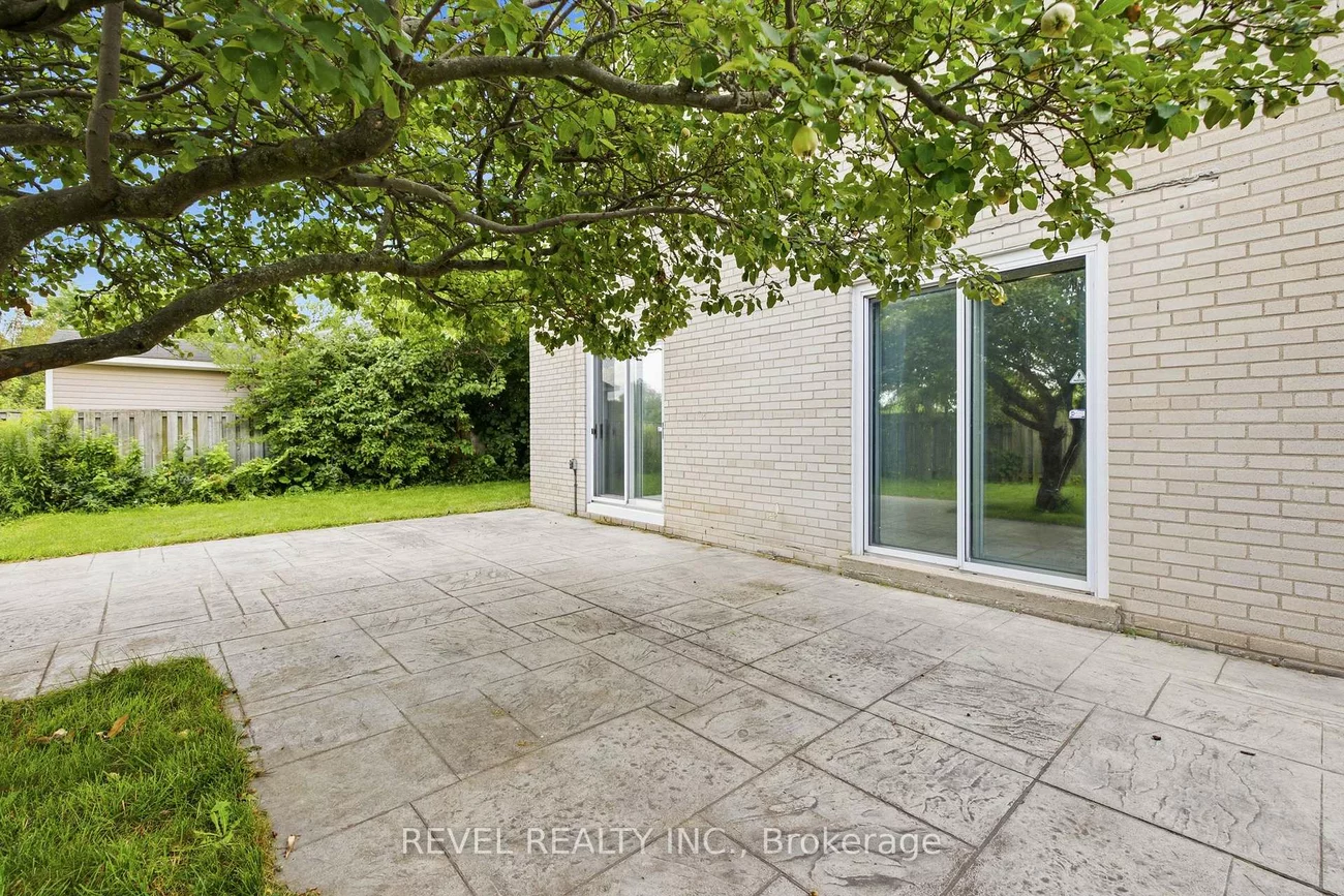 17, Amberjack, Woburn, Toronto