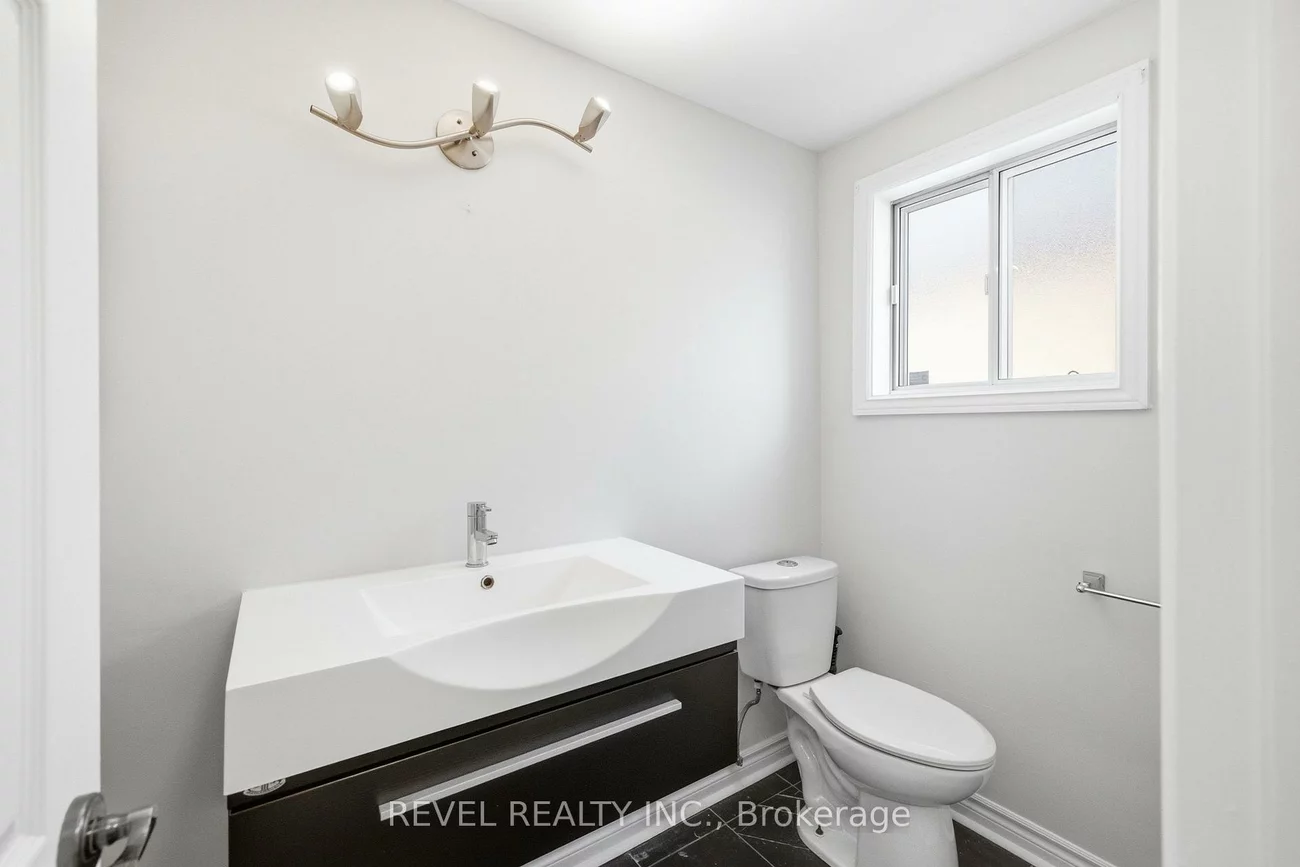 17, Amberjack, Woburn, Toronto