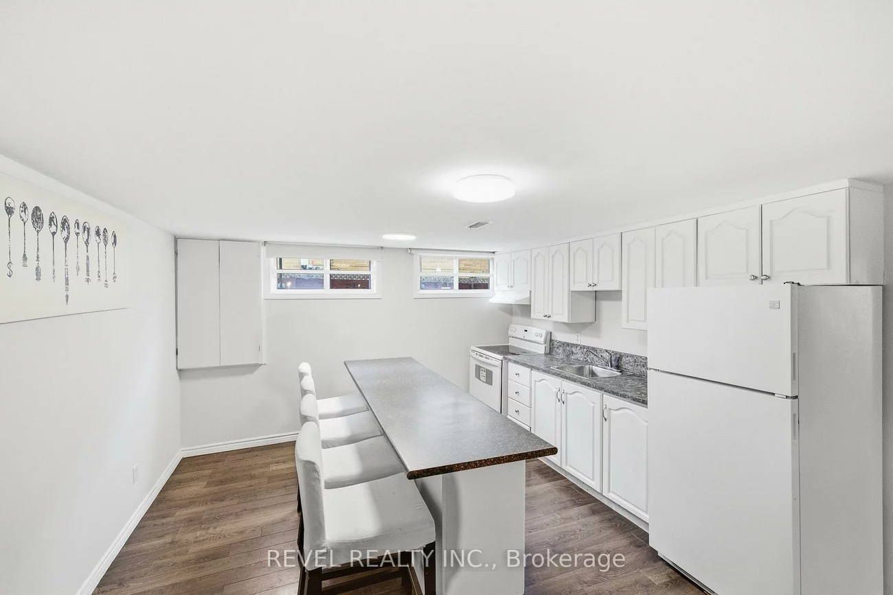 17, Amberjack, Woburn, Toronto
