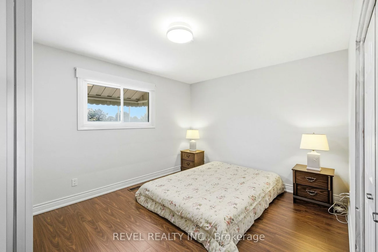 17, Amberjack, Woburn, Toronto