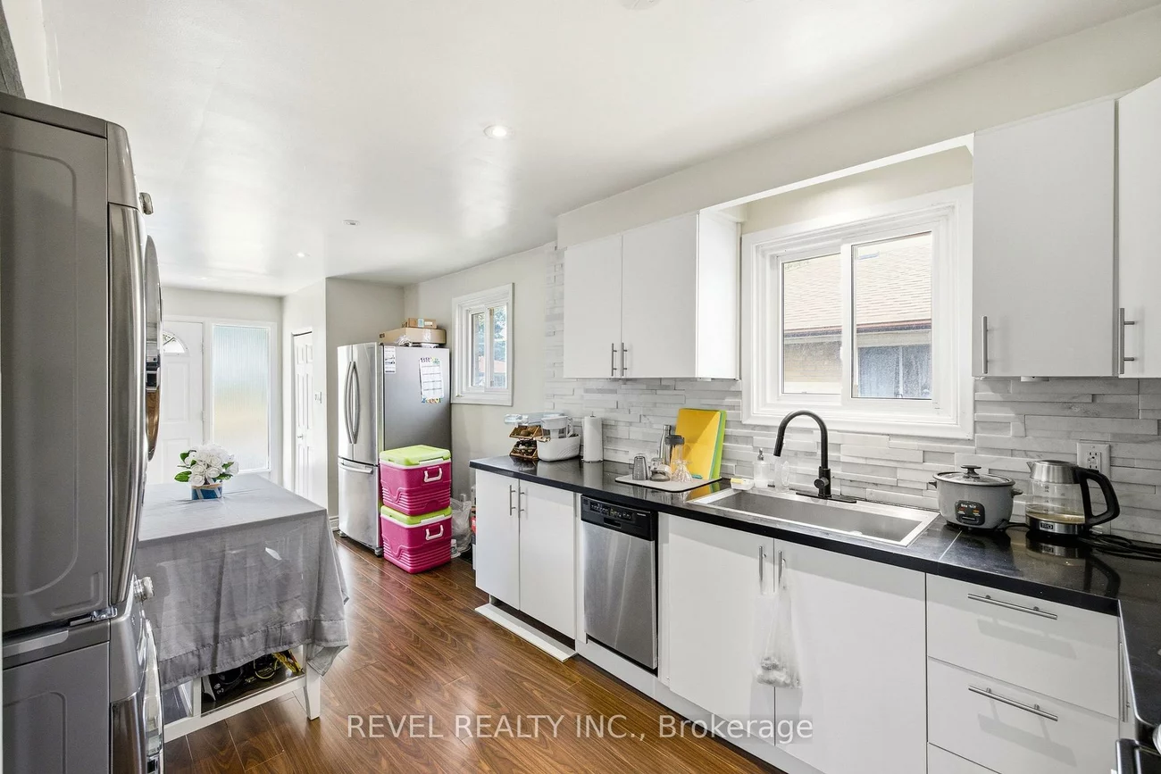 17, Amberjack, Woburn, Toronto