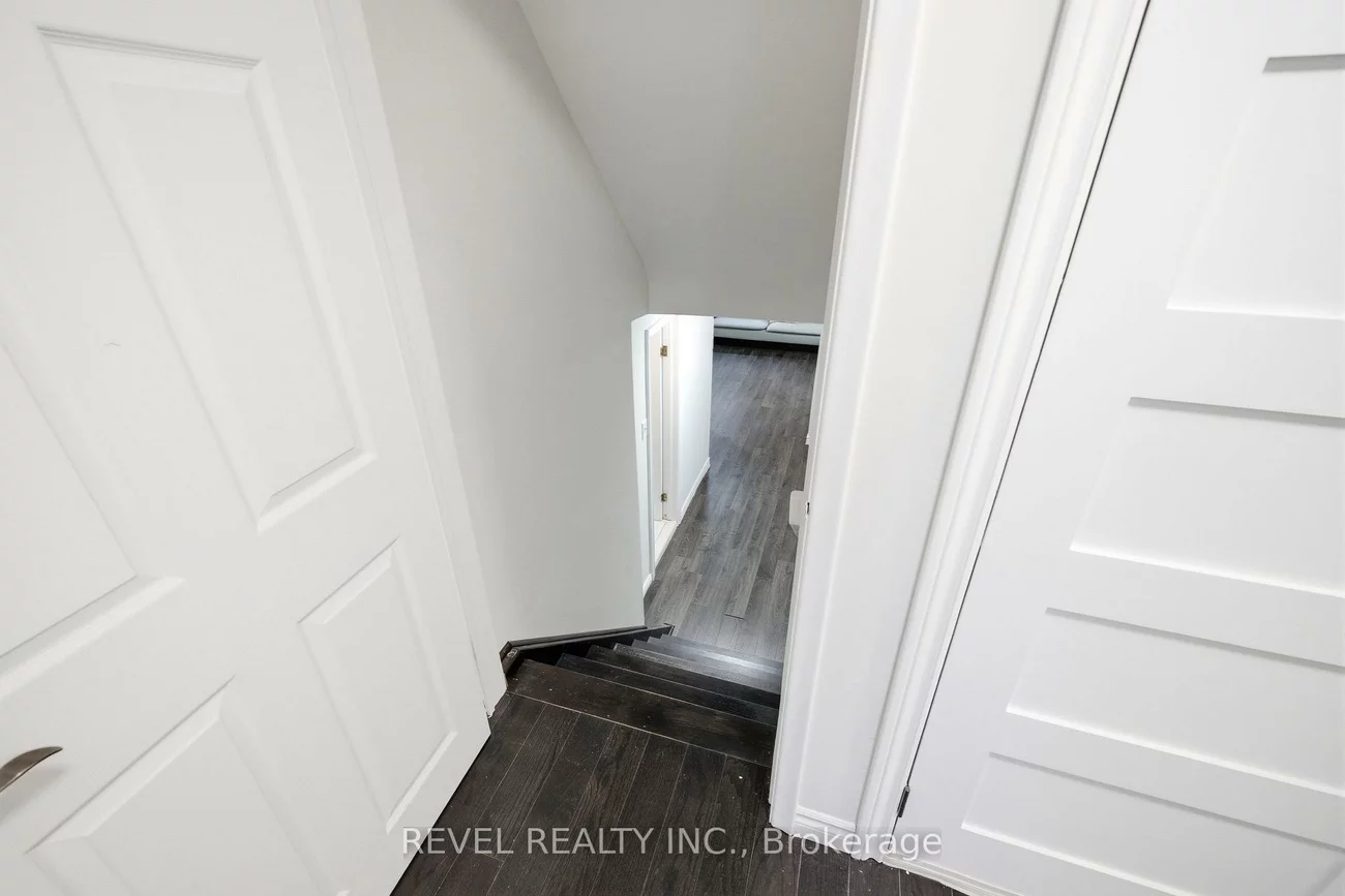 17, Amberjack, Woburn, Toronto