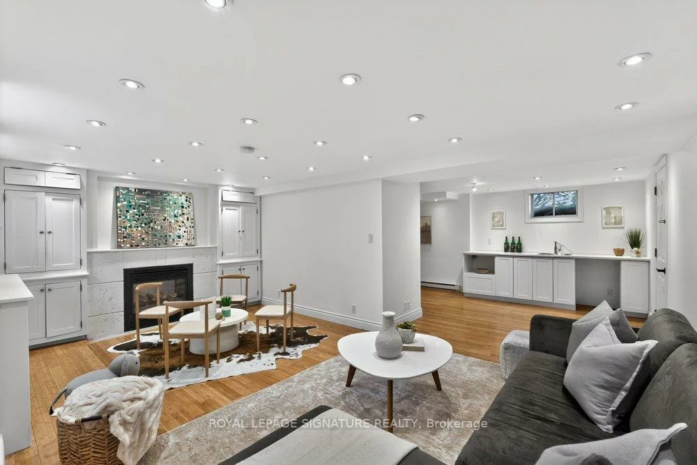 2, Pine Ridge, Cliffcrest, Toronto