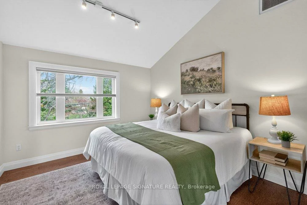 2, Pine Ridge, Cliffcrest, Toronto