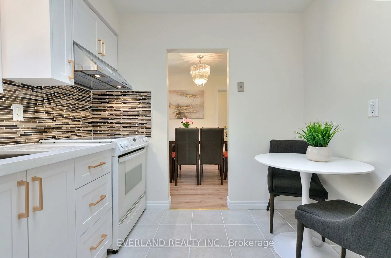 52, Fairglen, L'Amoreaux, Toronto