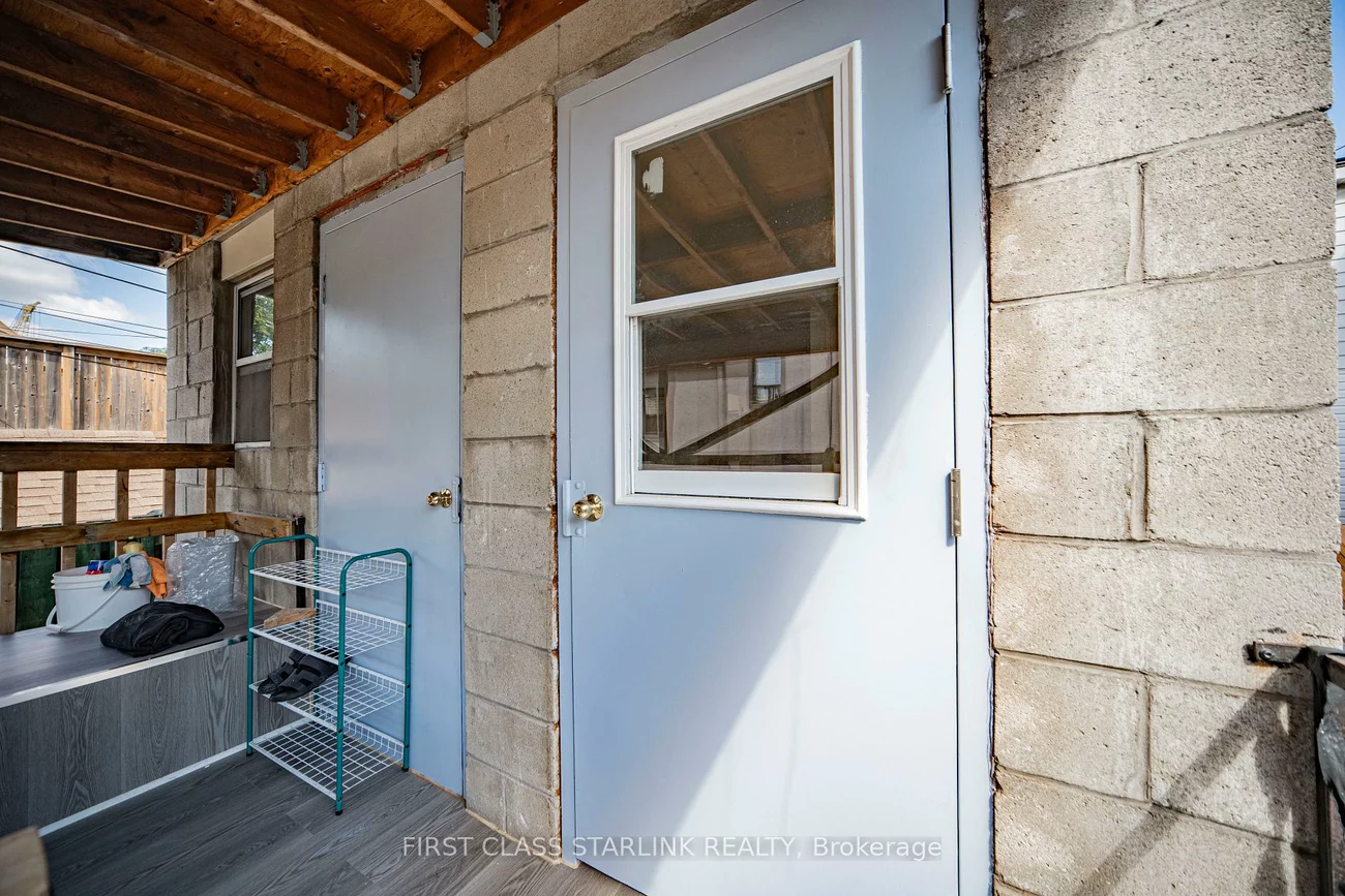 945, Gerrard, South Riverdale, Toronto