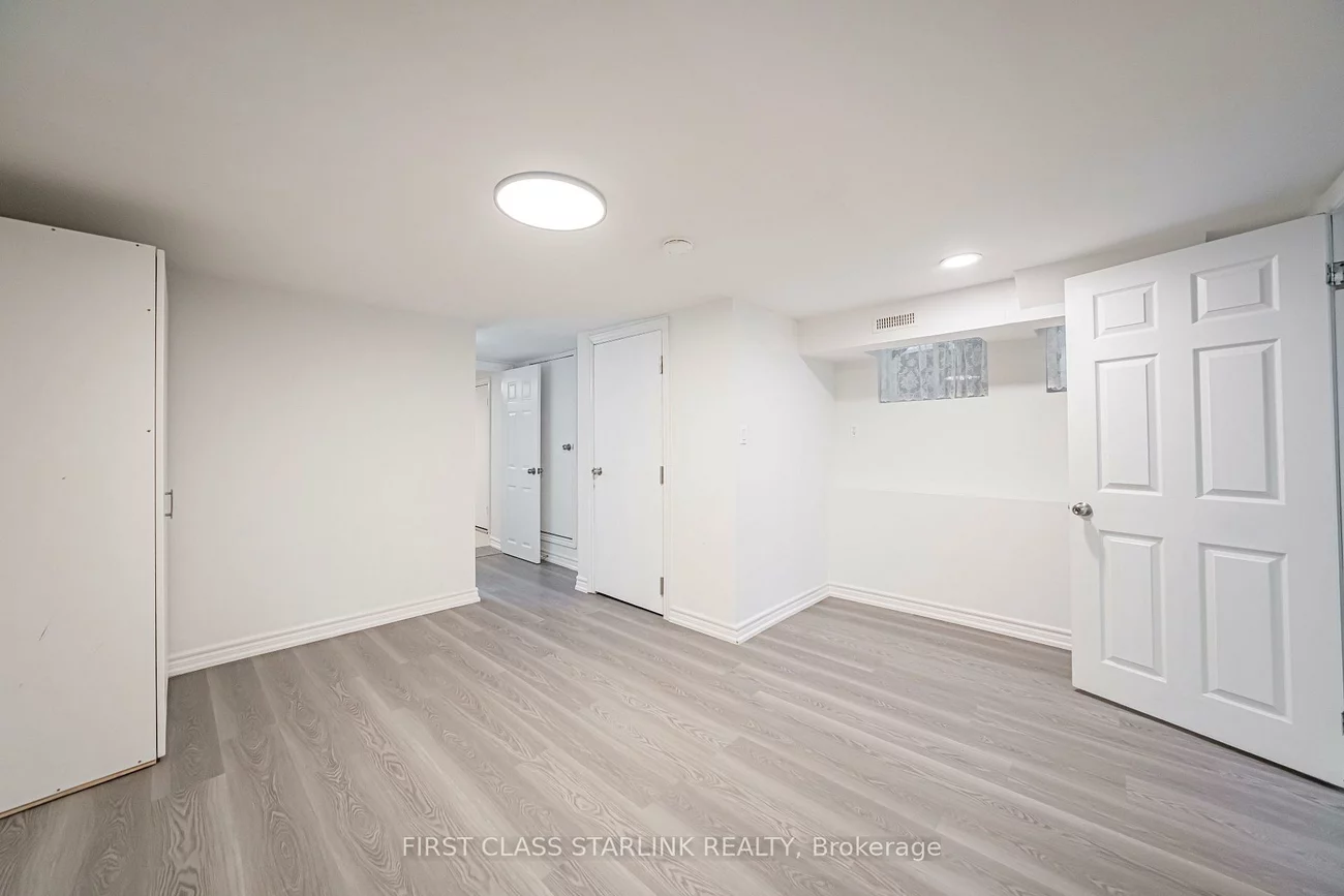 945, Gerrard, South Riverdale, Toronto