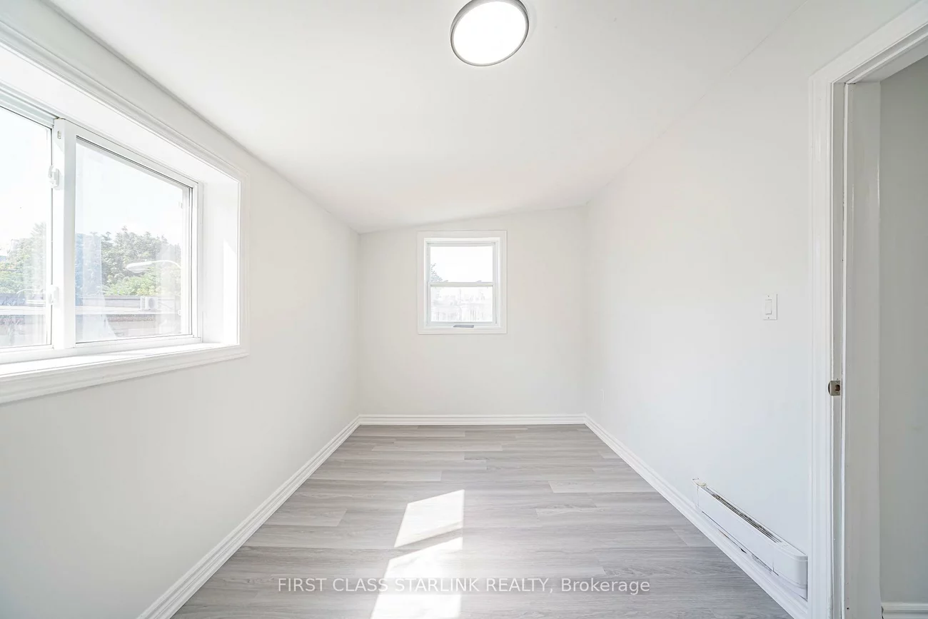 945, Gerrard, South Riverdale, Toronto