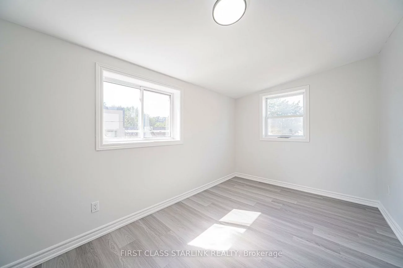945, Gerrard, South Riverdale, Toronto