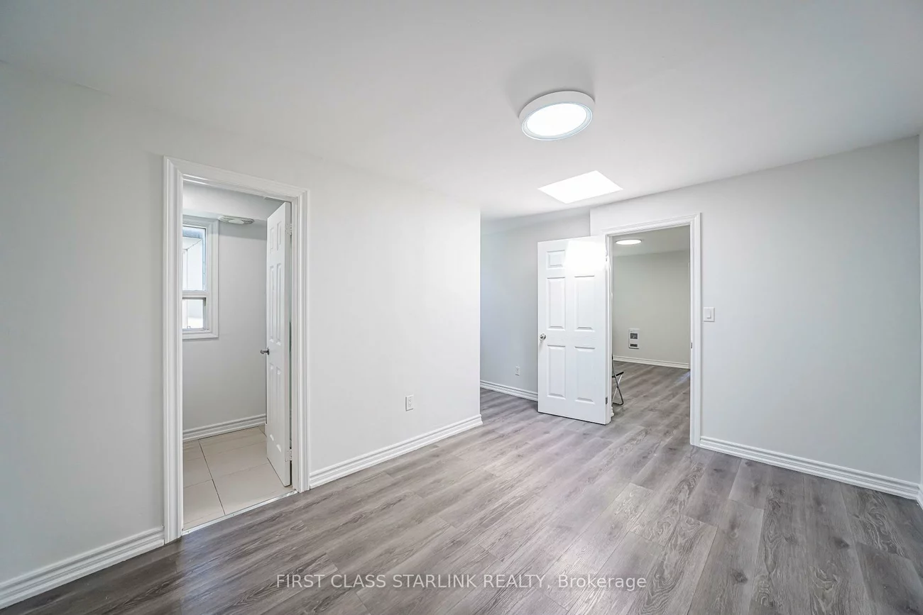 945, Gerrard, South Riverdale, Toronto