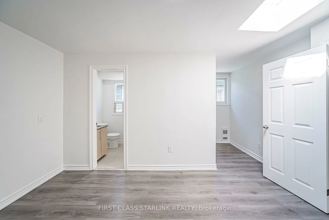 945, Gerrard, South Riverdale, Toronto