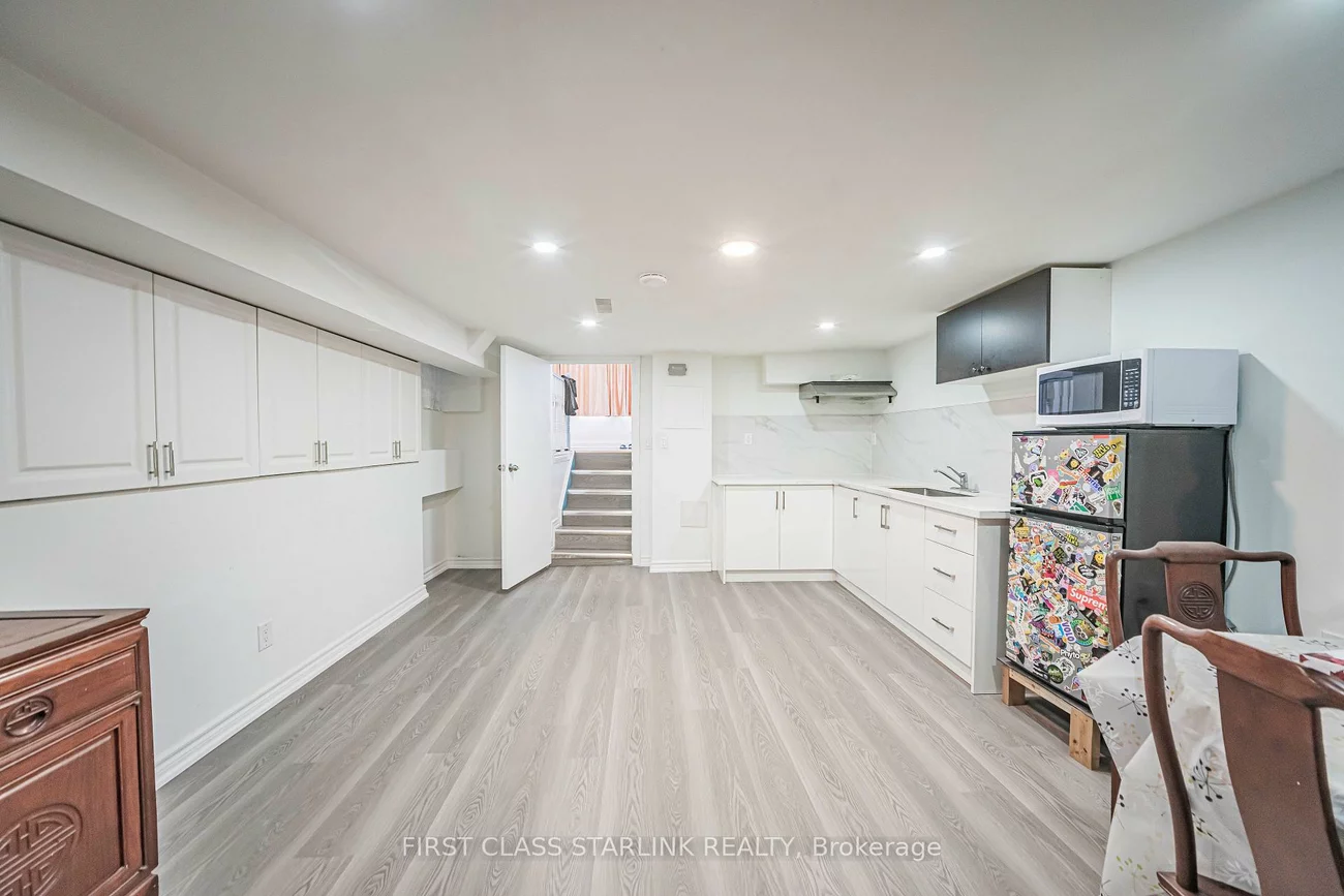 945, Gerrard, South Riverdale, Toronto