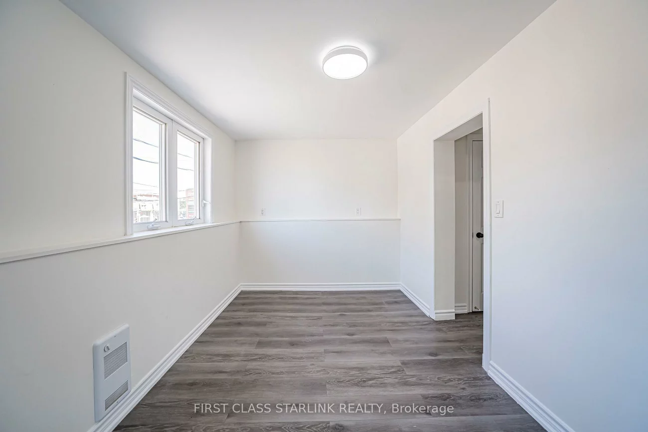 945, Gerrard, South Riverdale, Toronto