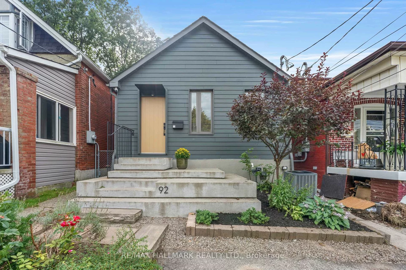 92, Chisholm, Woodbine-Lumsden, Toronto