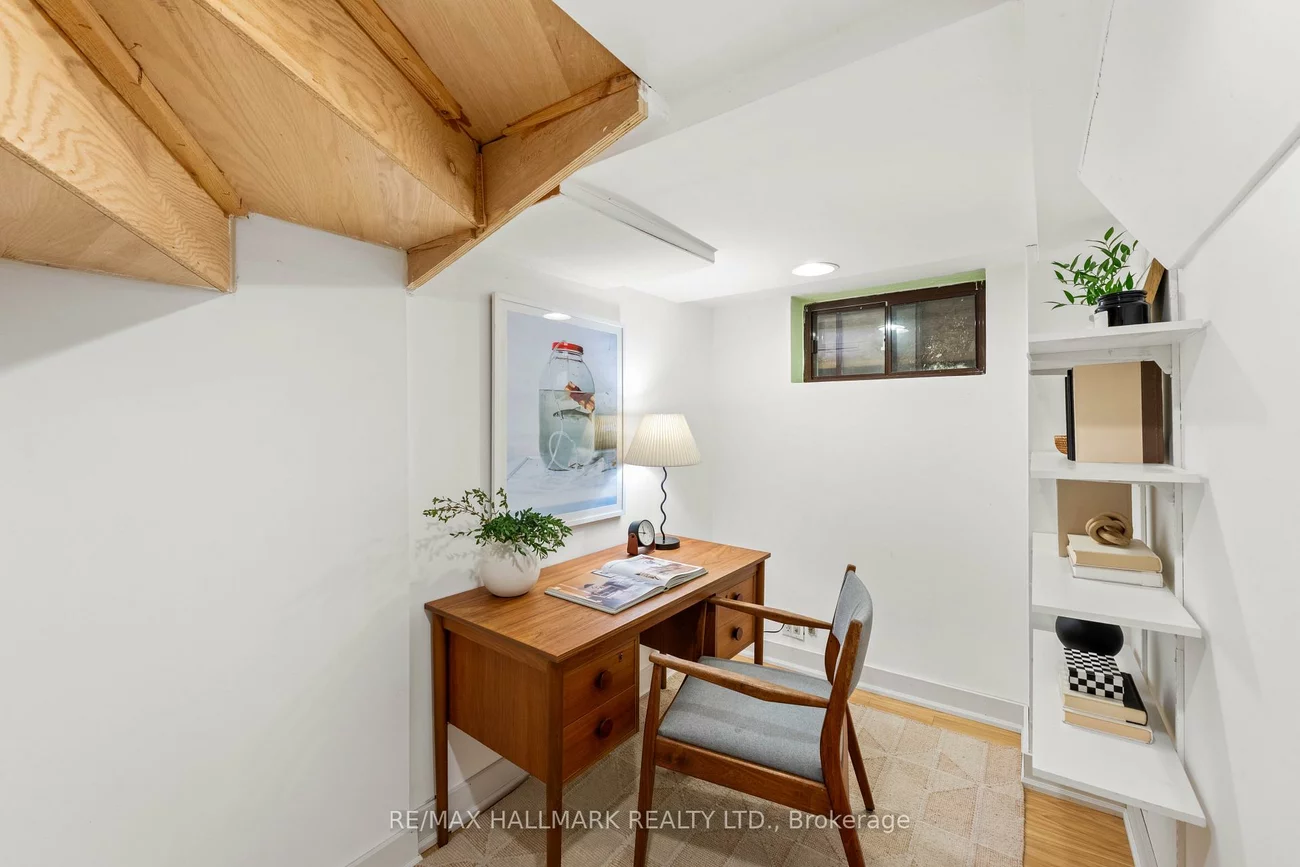 92, Chisholm, Woodbine-Lumsden, Toronto
