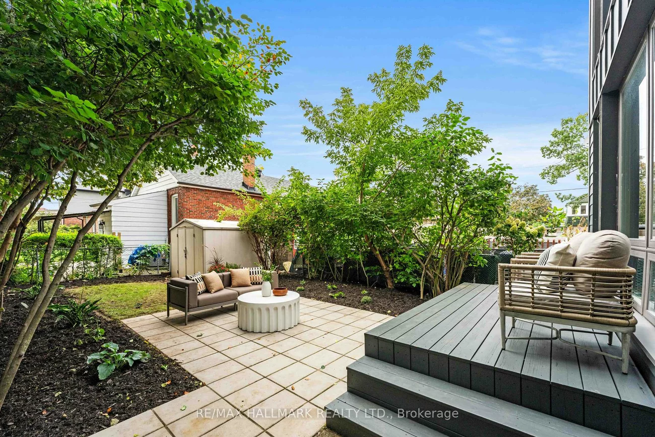 92, Chisholm, Woodbine-Lumsden, Toronto