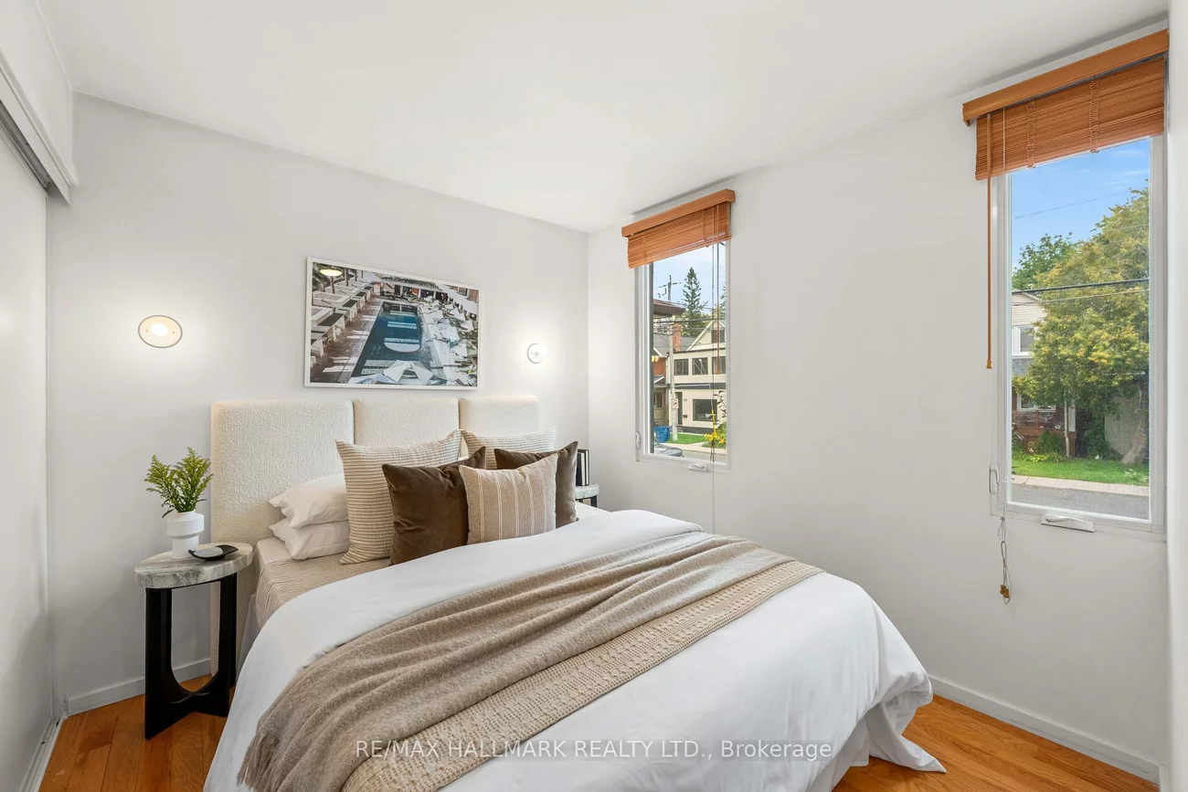 92, Chisholm, Woodbine-Lumsden, Toronto