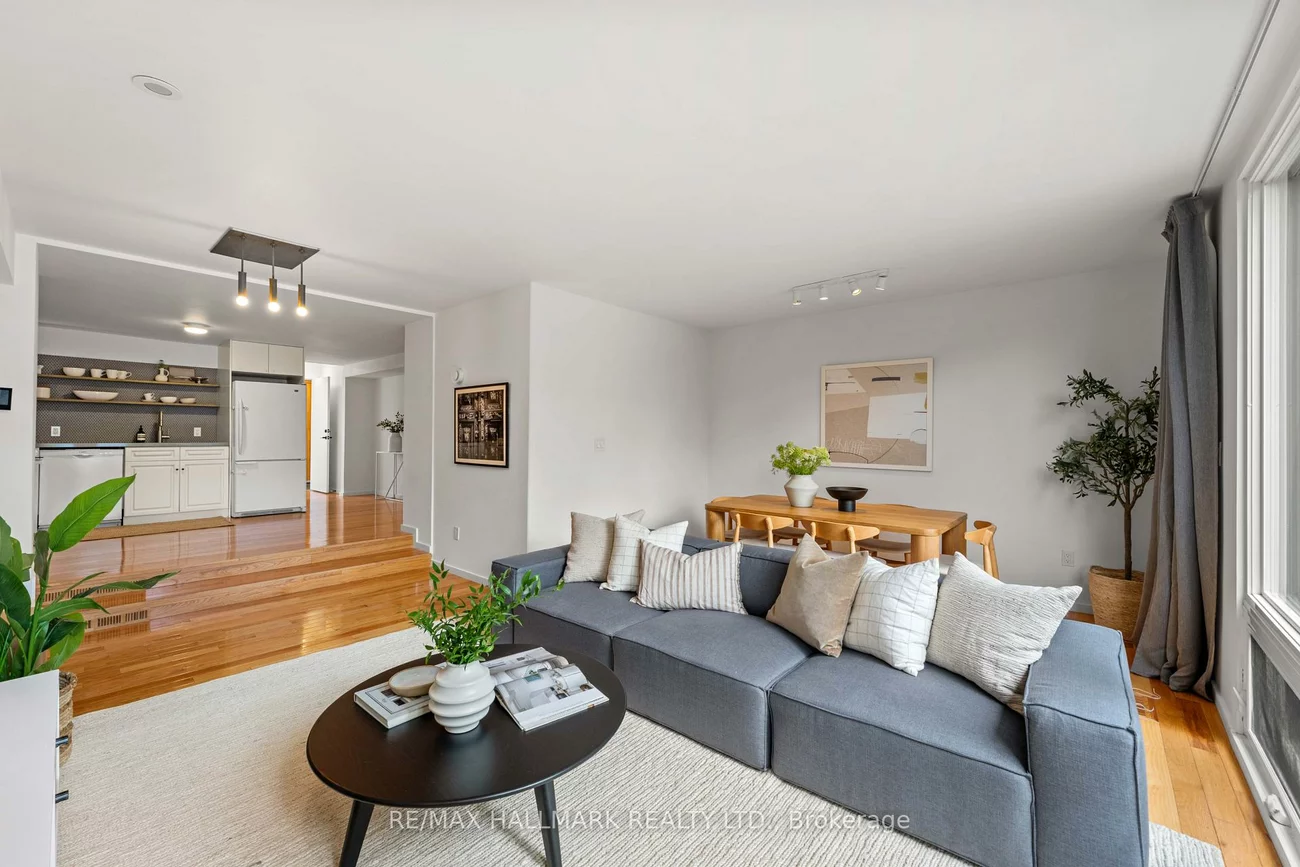 92, Chisholm, Woodbine-Lumsden, Toronto