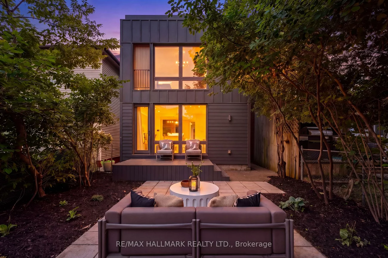 92, Chisholm, Woodbine-Lumsden, Toronto