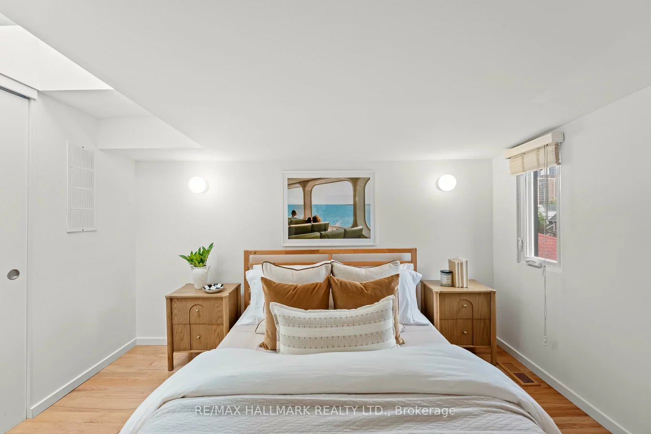 92, Chisholm, Woodbine-Lumsden, Toronto