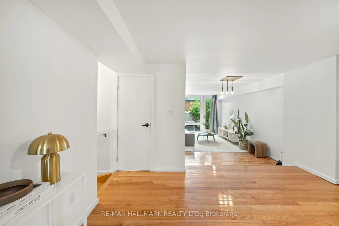 92, Chisholm, Woodbine-Lumsden, Toronto