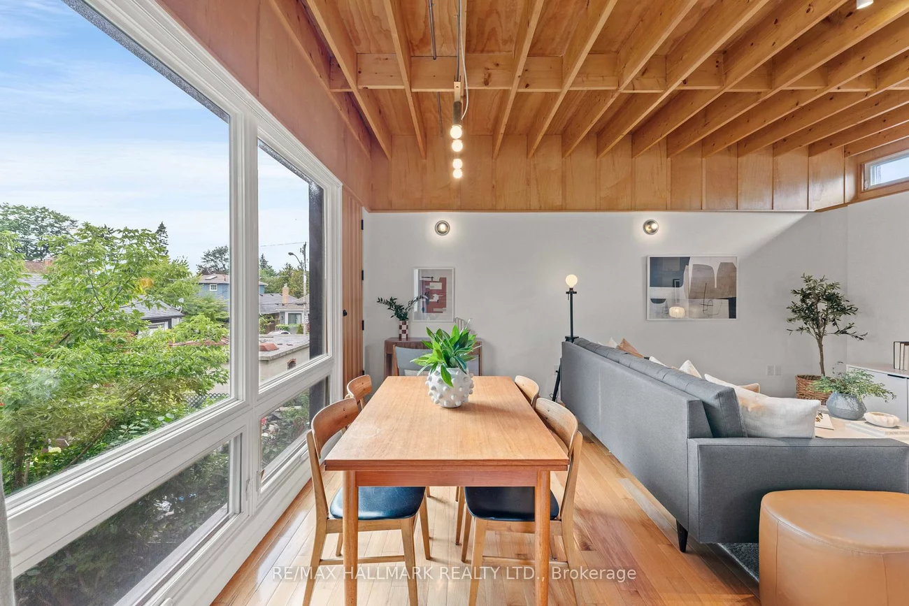92, Chisholm, Woodbine-Lumsden, Toronto