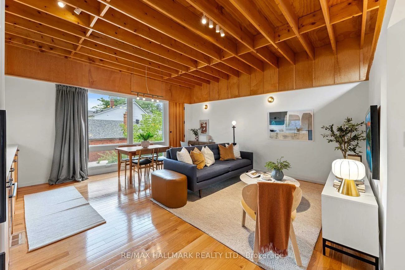 92, Chisholm, Woodbine-Lumsden, Toronto