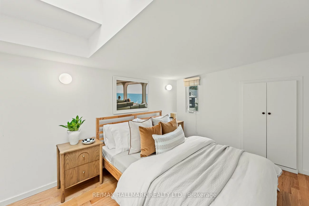 92, Chisholm, Woodbine-Lumsden, Toronto