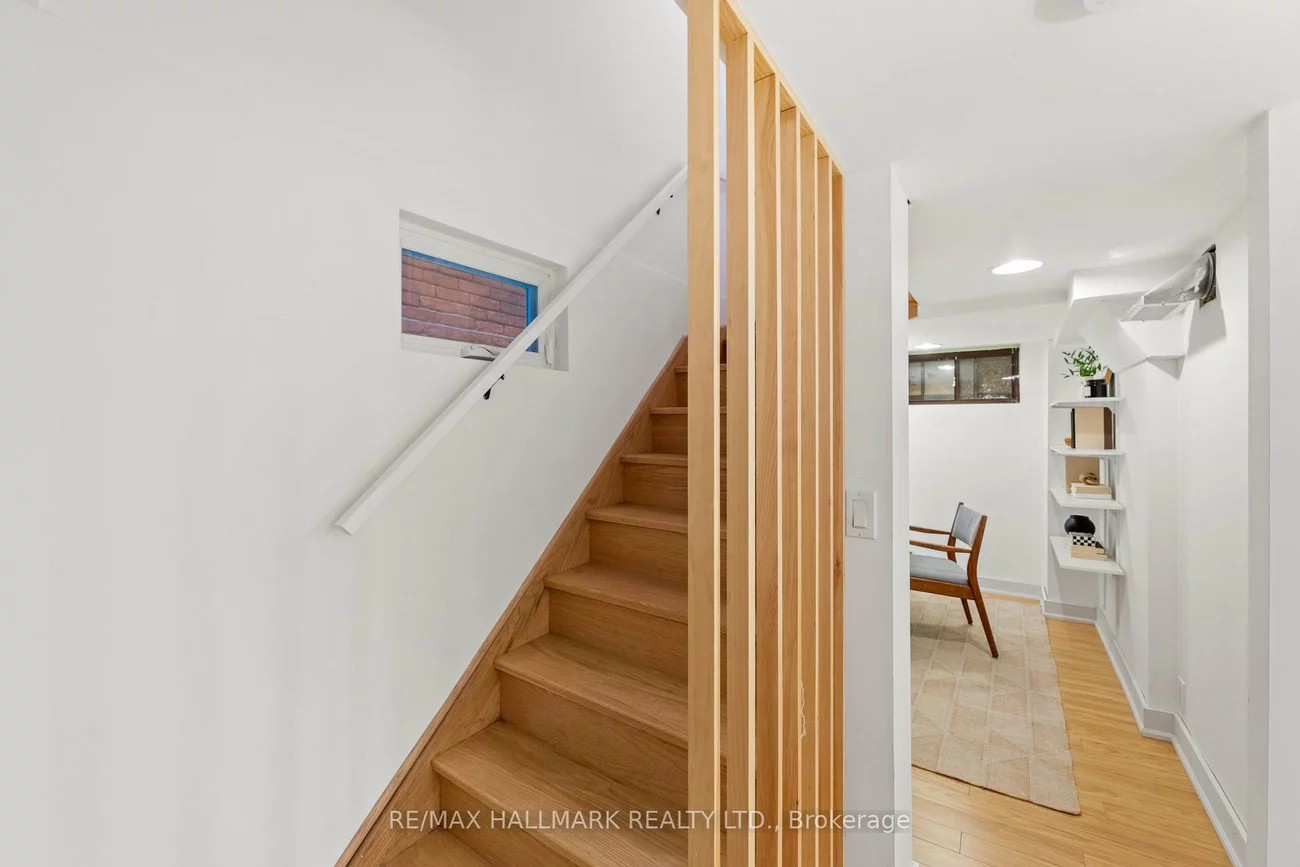 92, Chisholm, Woodbine-Lumsden, Toronto