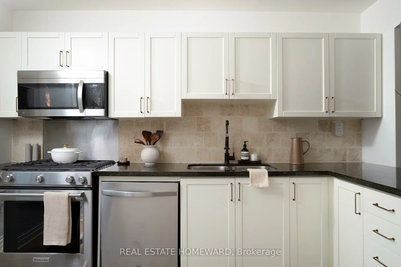 188, Hastings, South Riverdale, Toronto