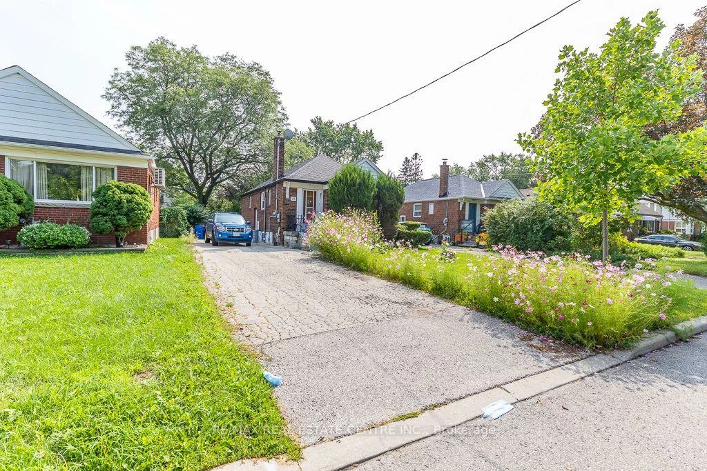 27, Innismore, Wexford-Maryvale, Toronto