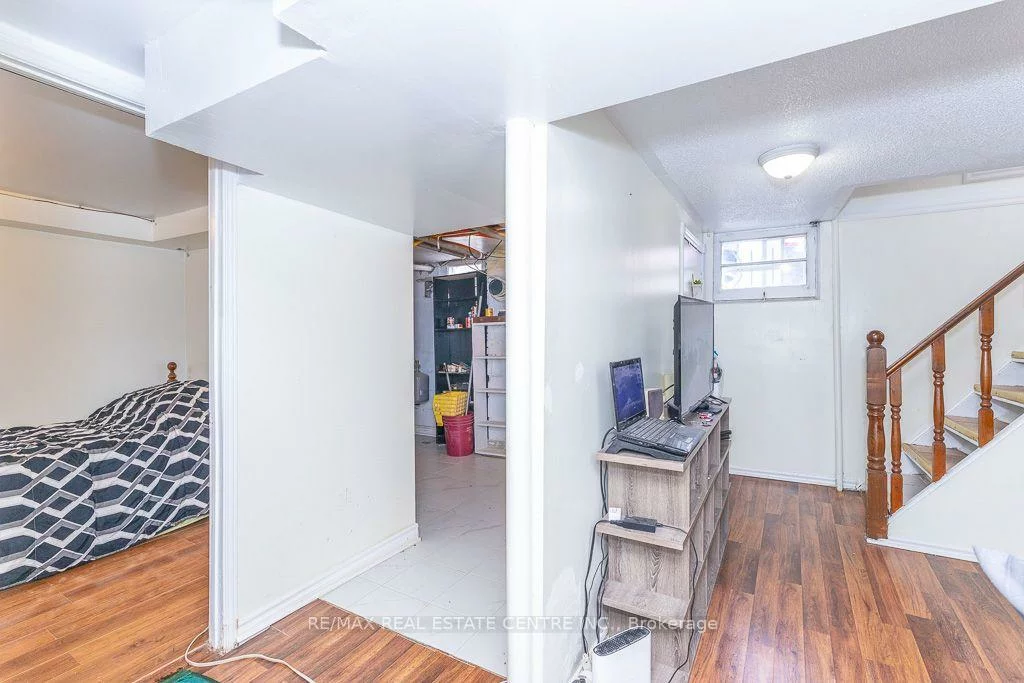 27, Innismore, Wexford-Maryvale, Toronto