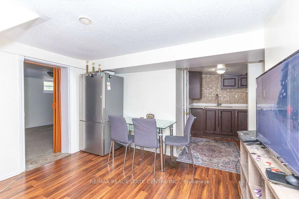 27, Innismore, Wexford-Maryvale, Toronto