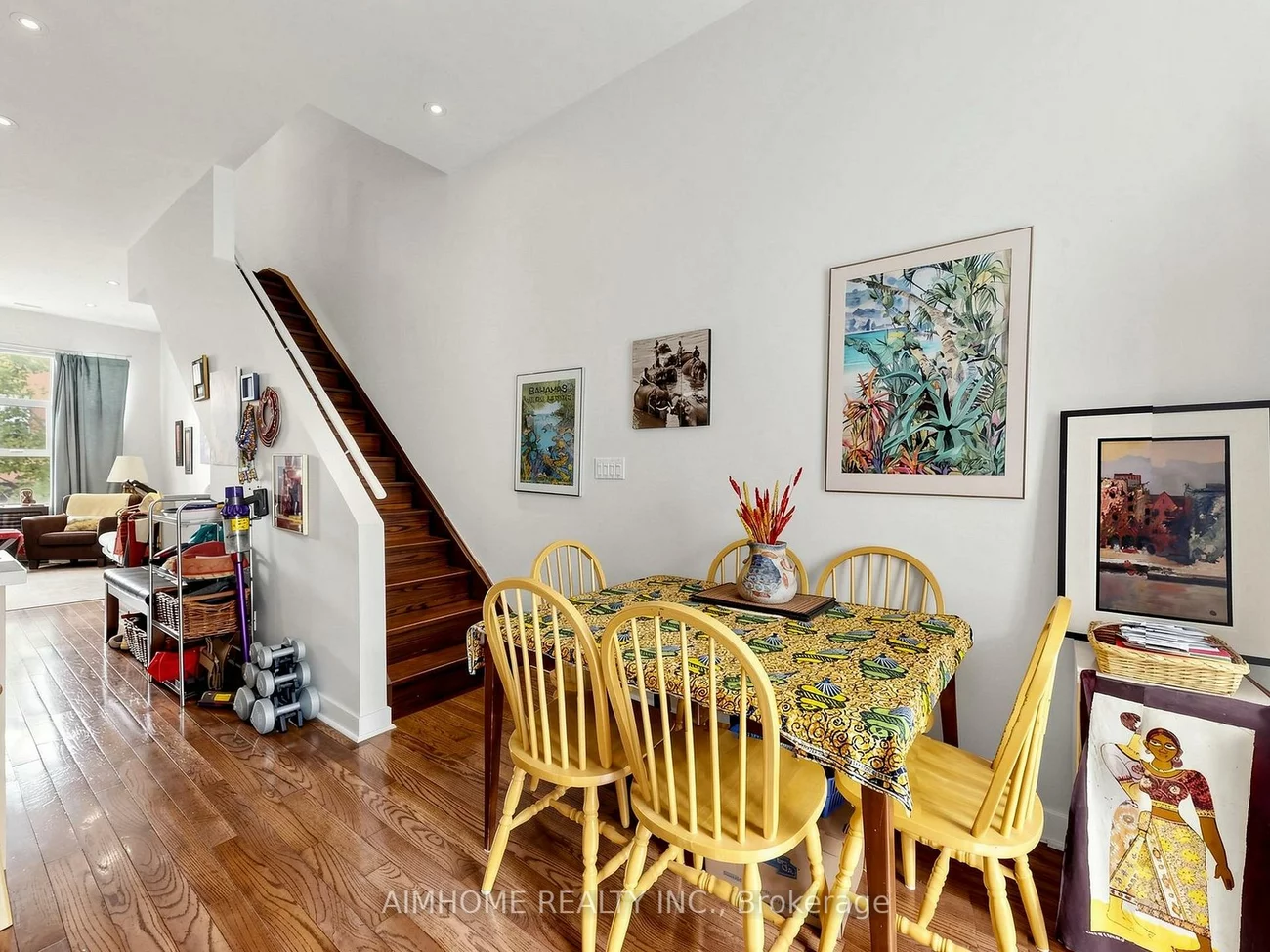 1089, Dundas, South Riverdale, Toronto