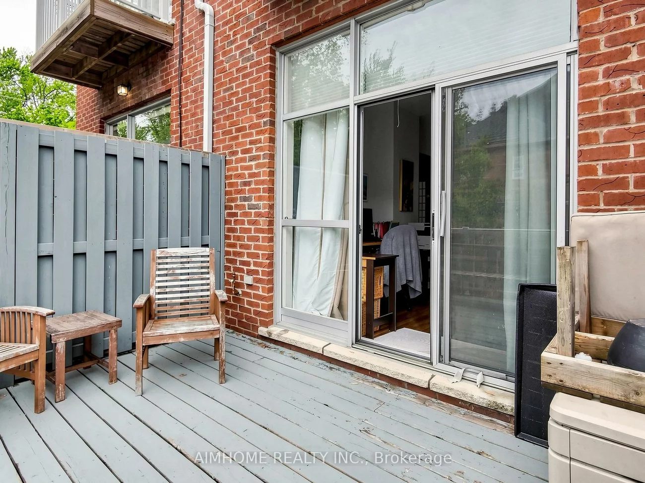 1089, Dundas, South Riverdale, Toronto