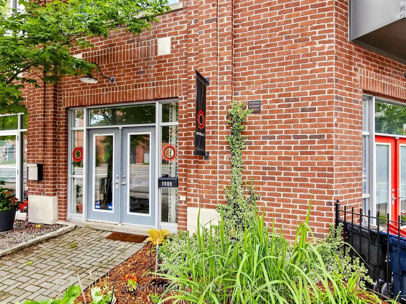 1089, Dundas, South Riverdale, Toronto