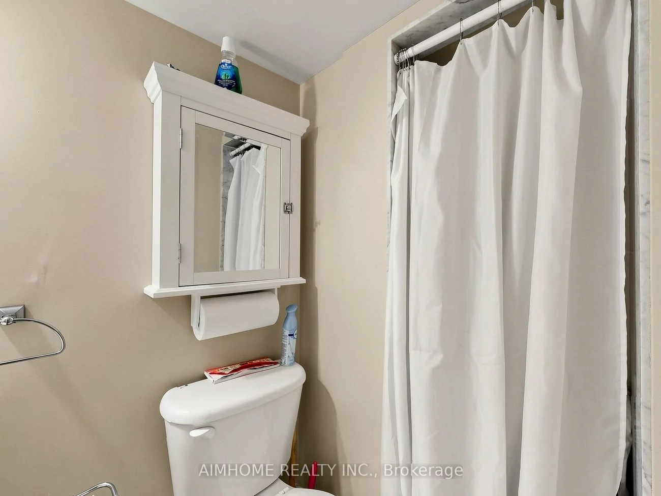 1089, Dundas, South Riverdale, Toronto